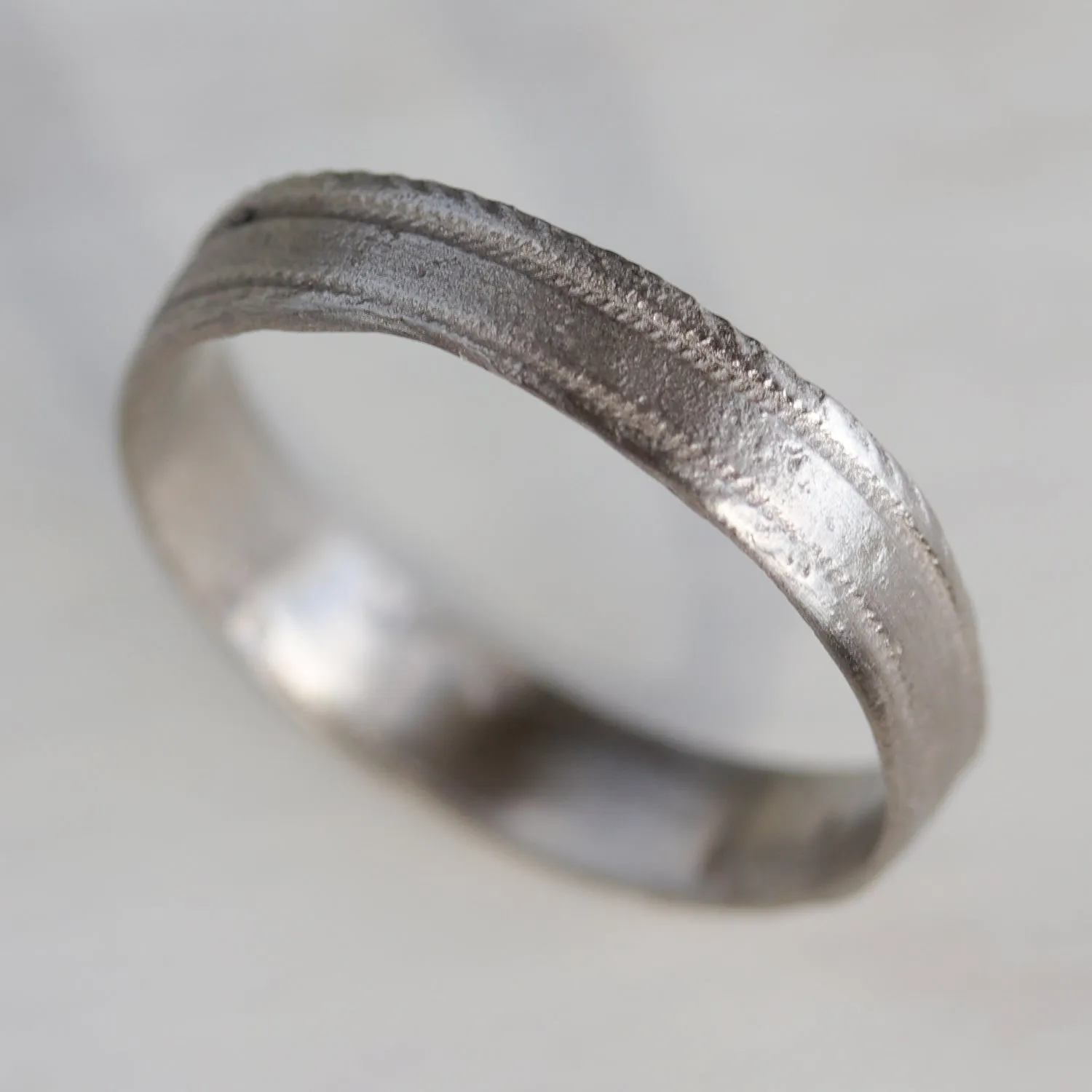 Ancient Texture Striped Ring