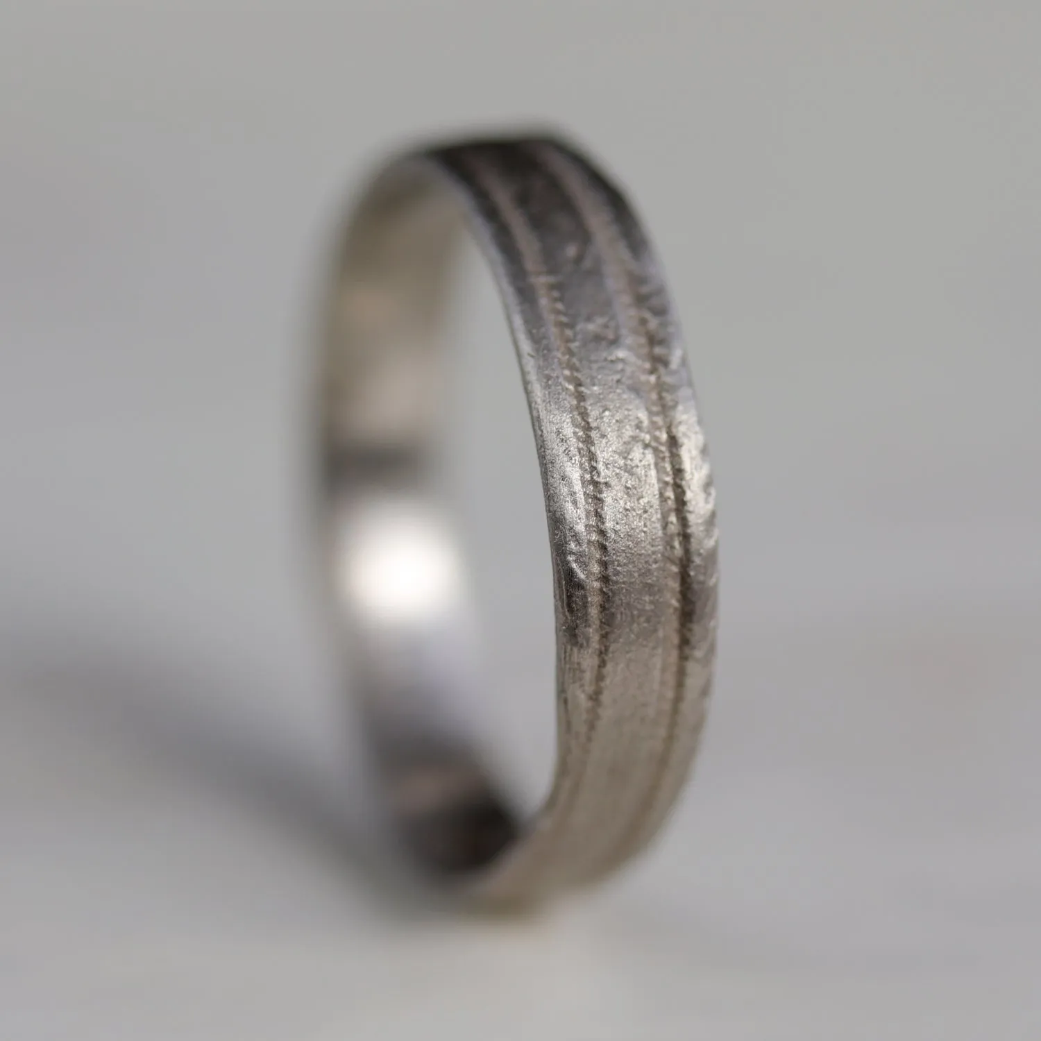 Ancient Texture Striped Ring