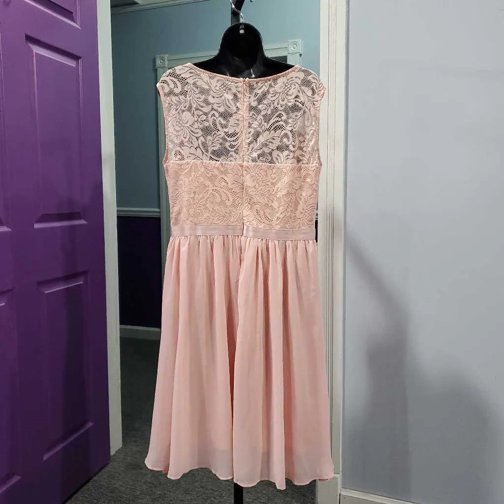 Dress Tells Semi Formal 2XL