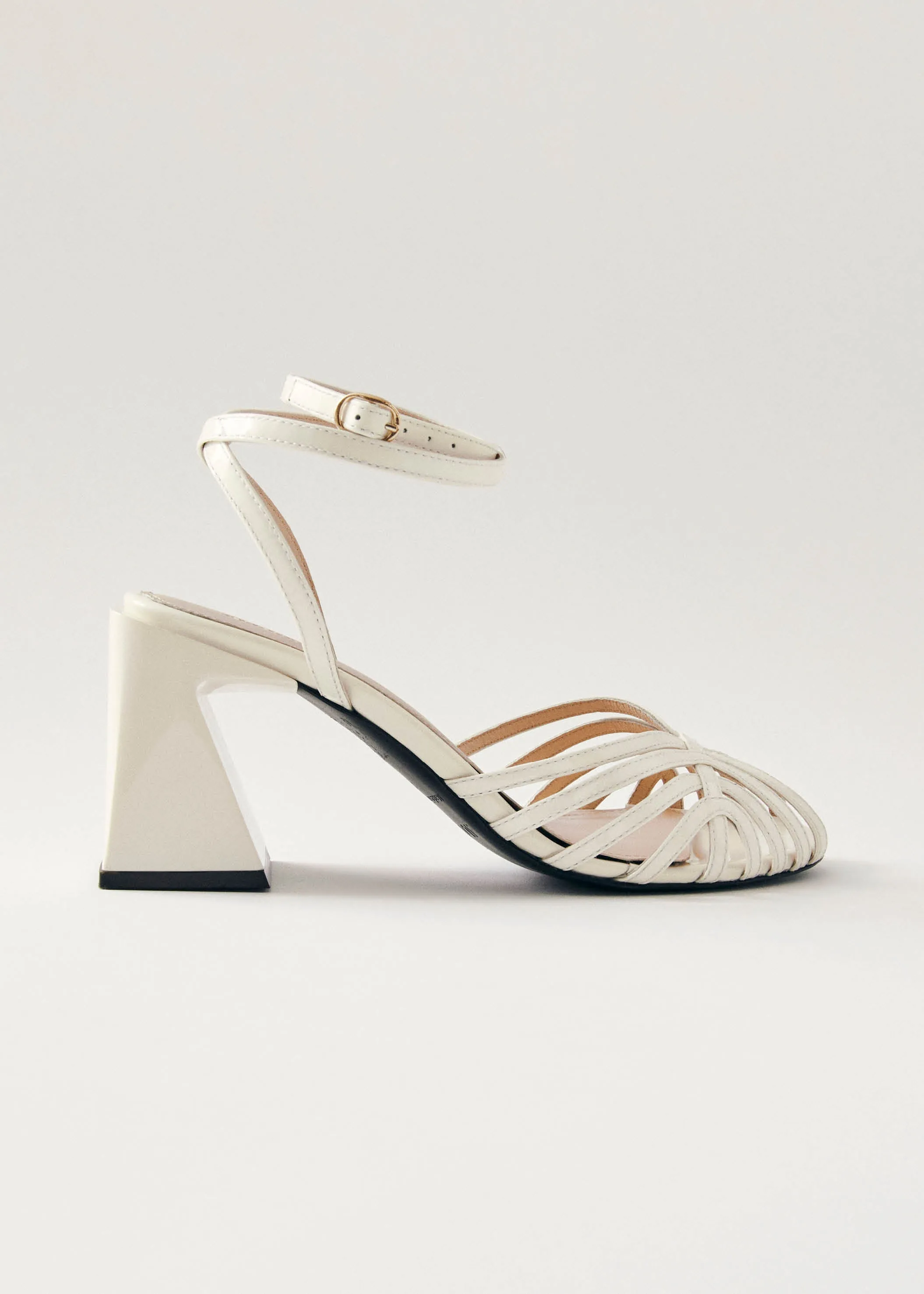 Jessa Onix Cream Leather Sandals