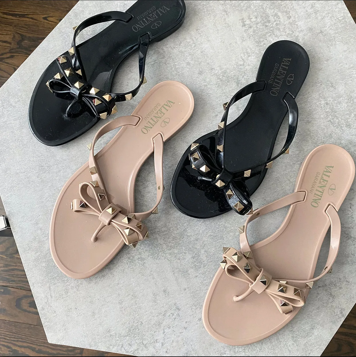 Valentino beige Jelly Bow Rock Stud Flip Flops - 37