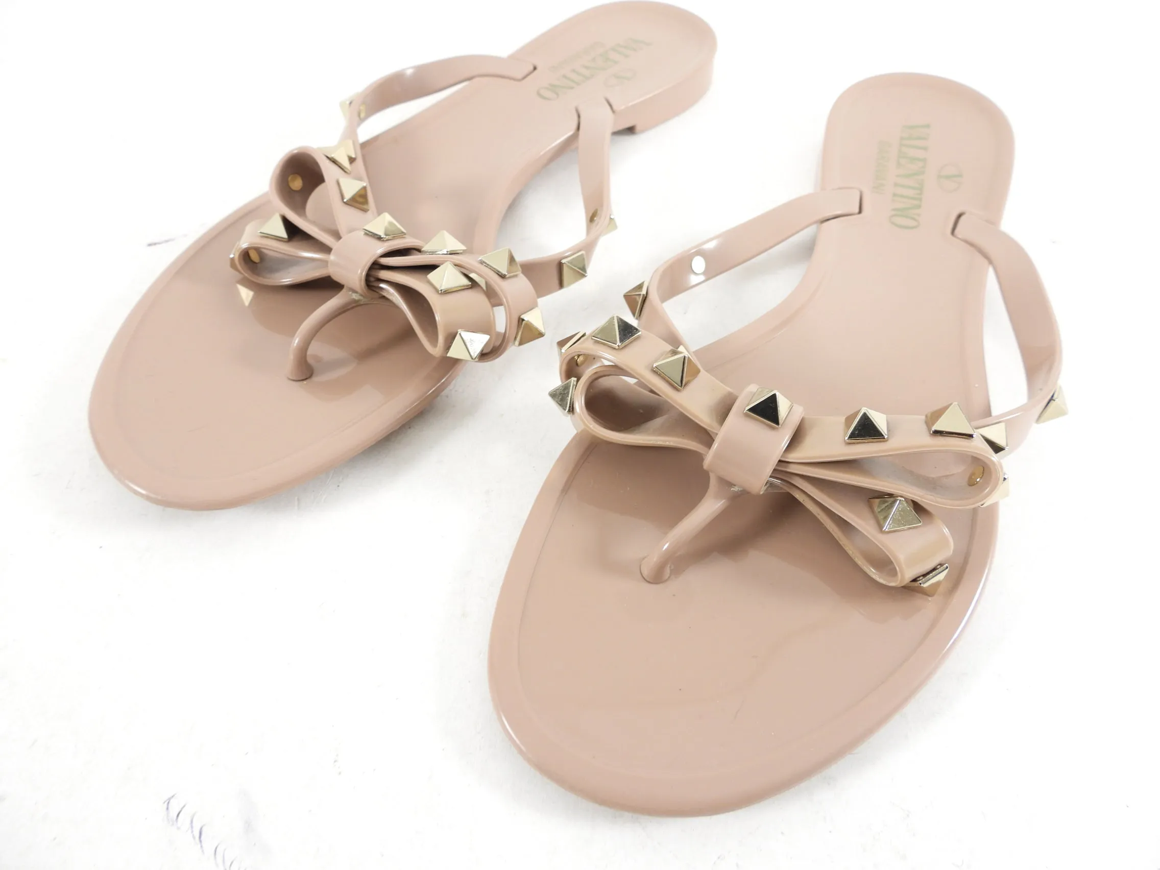 Valentino beige Jelly Bow Rock Stud Flip Flops - 37